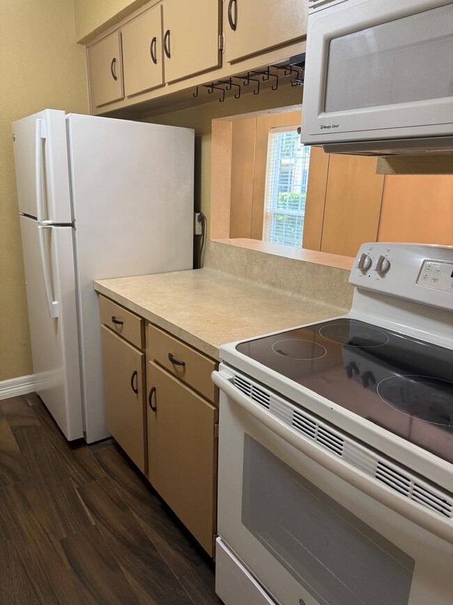 Building Photo - 6402 Del Monte Dr
