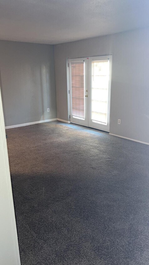 Primary Photo - 1252 Bassett Dr