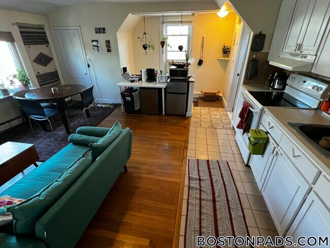 Building Photo - 9 Cedar St