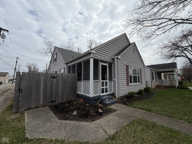 Foto del edificio - 6191 Crittenden Ave