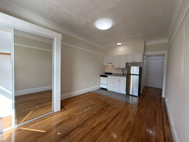 Building Photo - Raymond Apartments