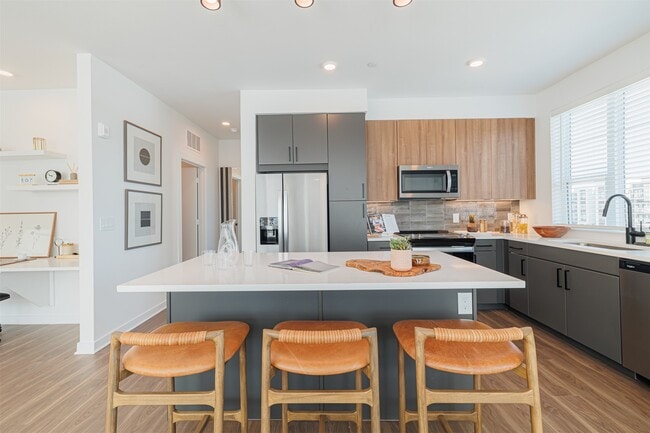 Building Photo - 10505 Deerwood Rd