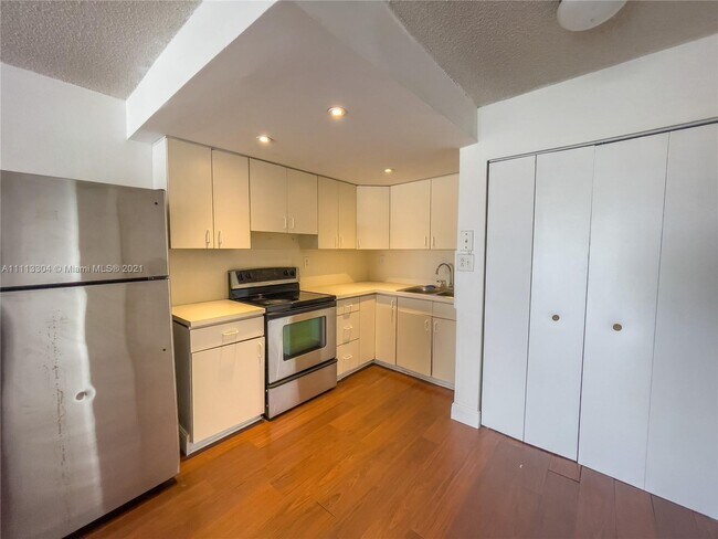 Building Photo - 1855 SW 1st St