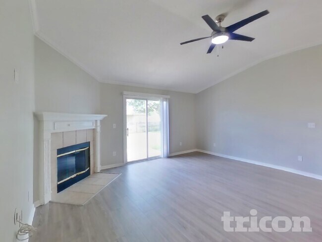 Foto del edificio - 3208 Ginny Lake Dr