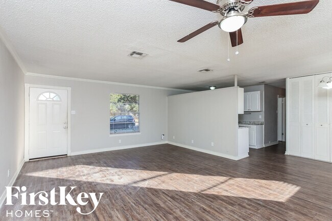 Building Photo - 106 Rock Valley Dr