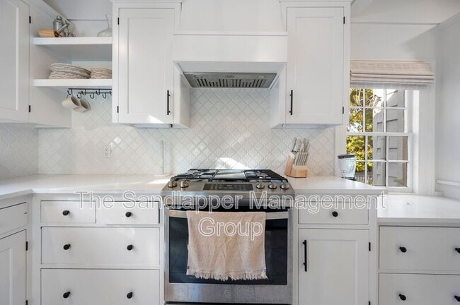 Building Photo - 216 W Carolina Ave