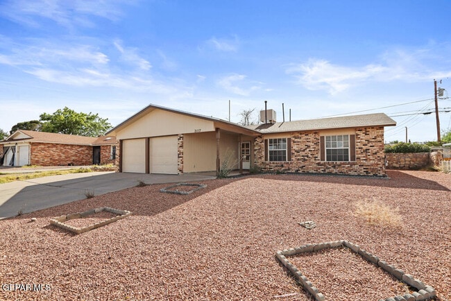 Building Photo - 2117 Anise Dr