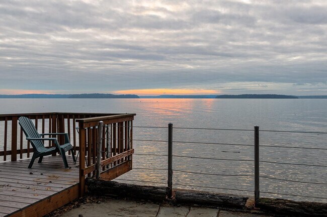 Building Photo - 2 Bedrooms on the Beach ***Under Renovatio...