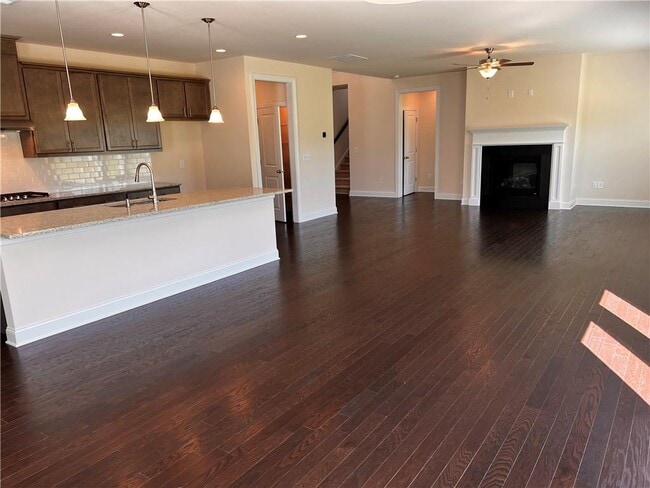 Building Photo - 3755 Crestland Ln