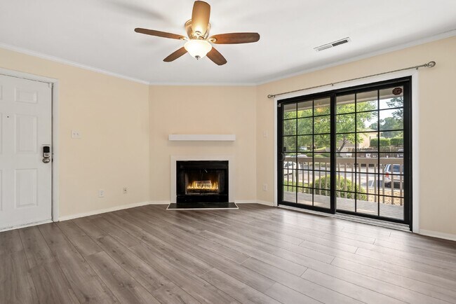 Building Photo - Charming 2-bedroom, 2-bath apartment in Wo...