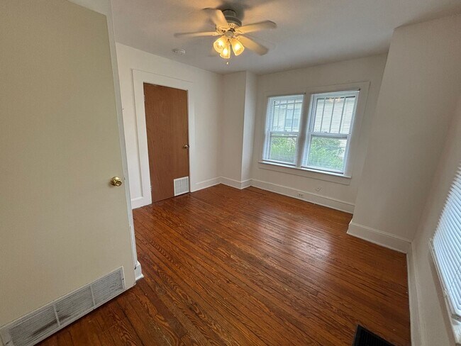 Building Photo - 3 Bedroom 1 Bath House
