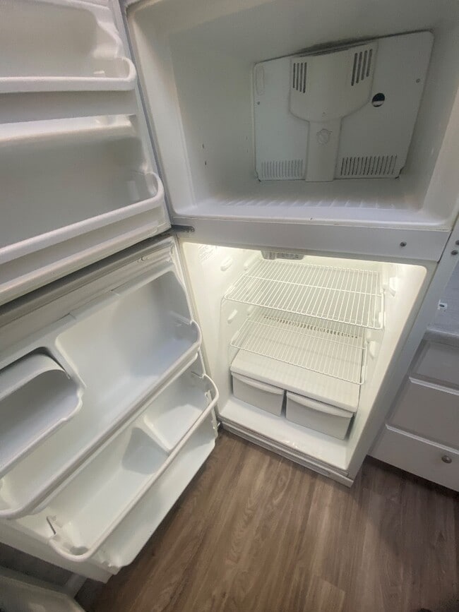 Building Photo - 3408 Ross Ave SE