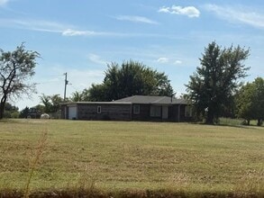 Building Photo - 8901 Rolling Meadows Dr
