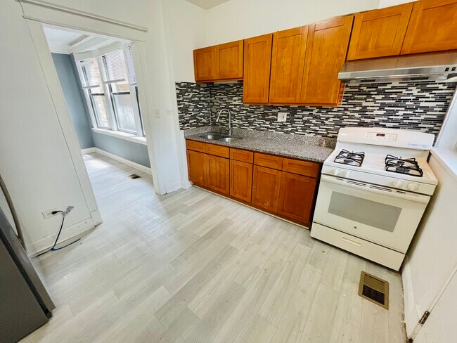 Building Photo - 623 W 31st St