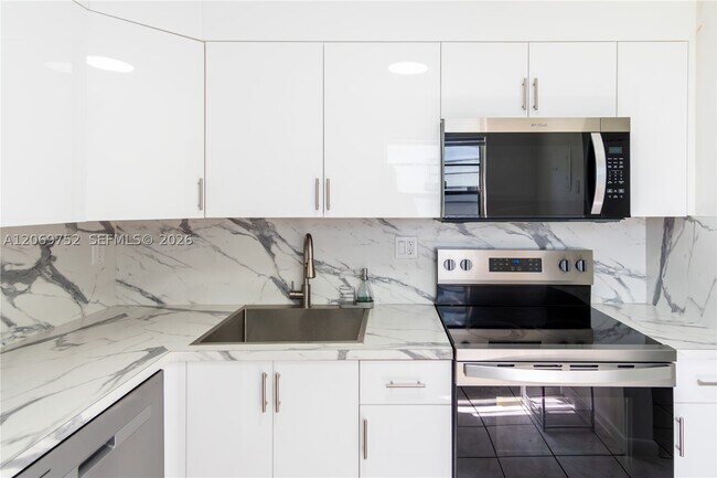 Foto del edificio - 9460 Fontainebleau Blvd