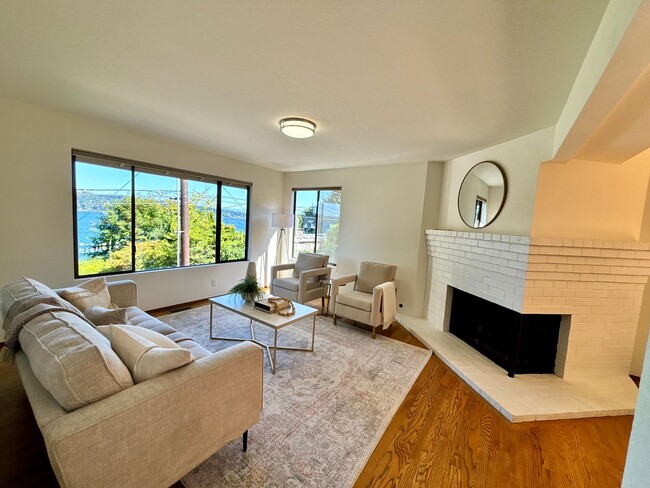 Building Photo - Matthews Beach, Amazing Lake Washington Vi...
