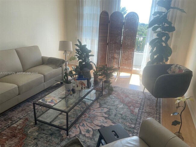Foto del edificio - 2401 NE 65th St