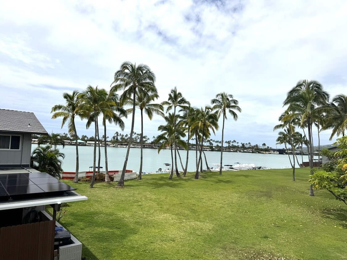 Koko Isle Circle - Renovated 3 bedroom, 2.5 bath townhome with carport - Koko Isle Circle - Renovated 3 bedroom, 2.5 bath townhome with carport