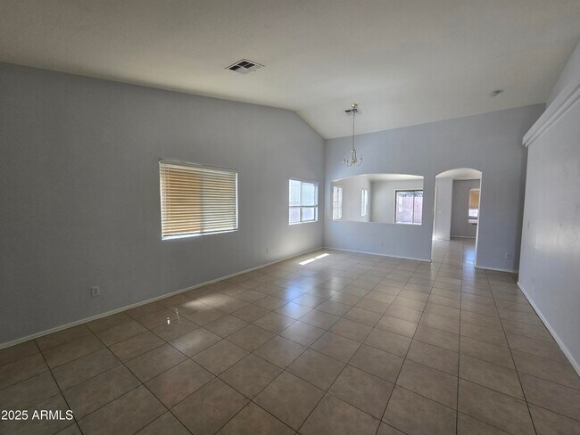 Foto del edificio - 3425 W Hidalgo Ave