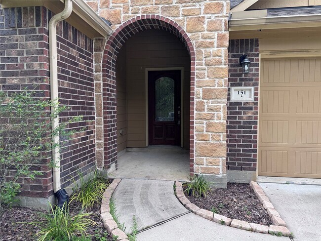 Foto del edificio - 151 Forest Heights Ln