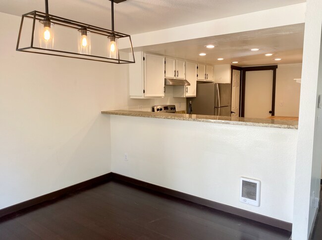 Building Photo - Kent Townhouse