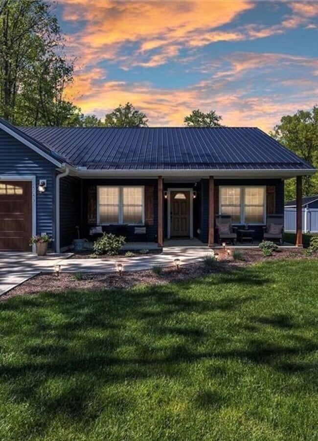 Building Photo - 5053 University Drive