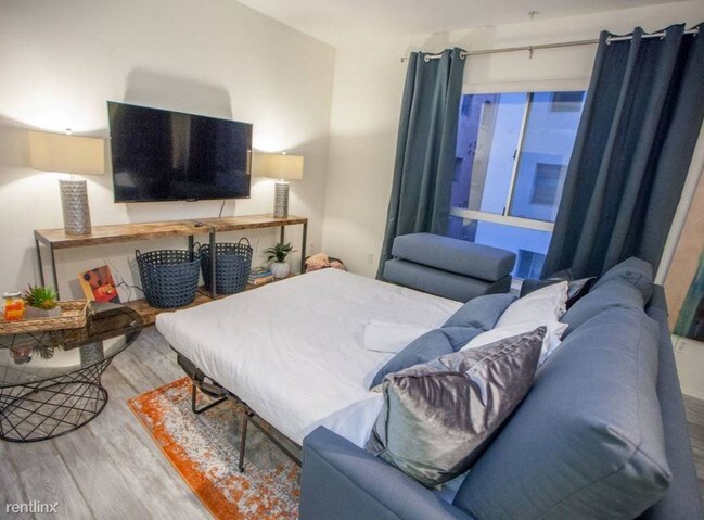 Foto del edificio - 1311 W 5th St