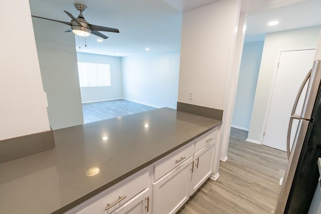 Interior Photo - 2039 North Las Palmas Ave