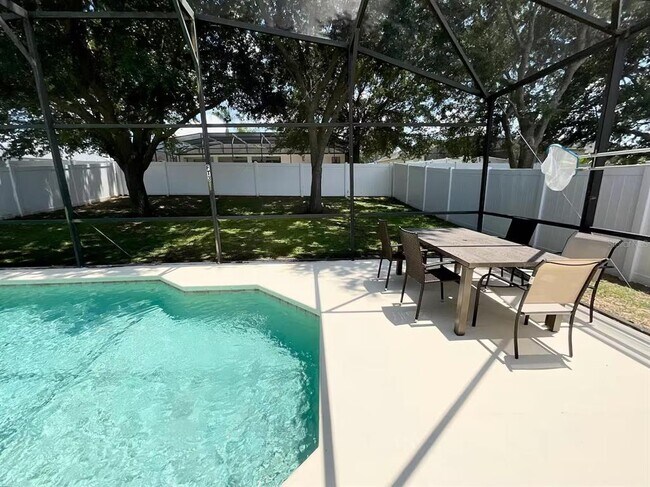 Building Photo - 750 Kettering Rd