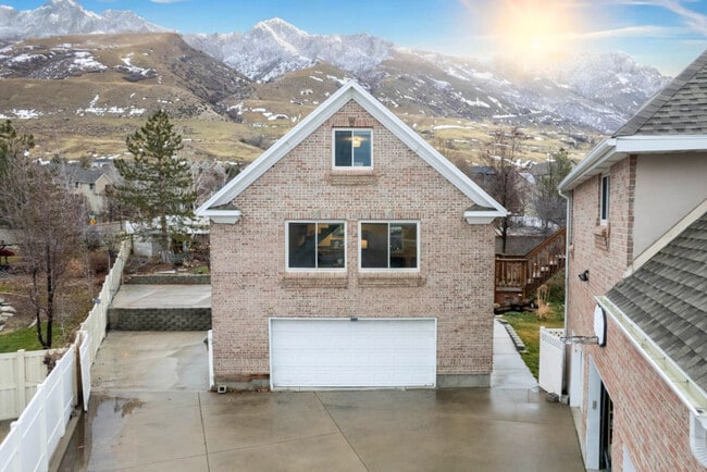 Building Photo - 13043 S Mountain Crst Cir