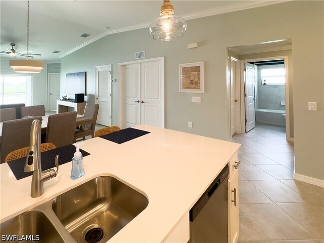 Foto del edificio - 5445 Double Eagle Cir