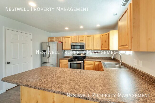 Building Photo - 808 E 2100 S