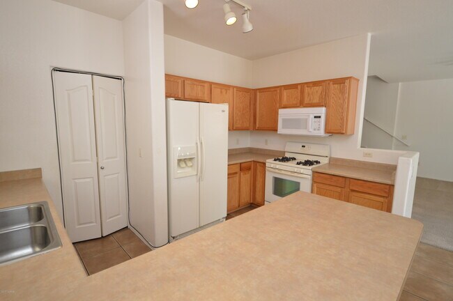 Building Photo - 13224 E Coyote Well Dr