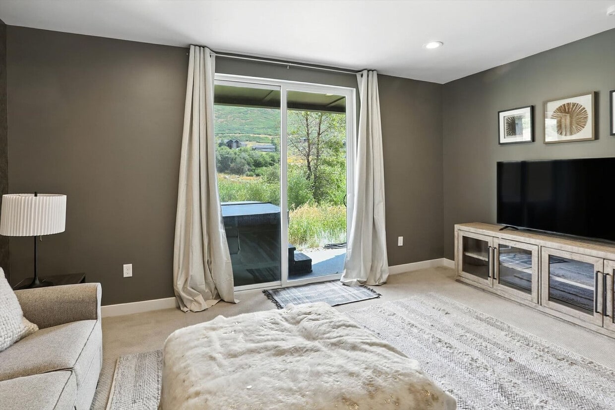 Primary Photo - 12864 N Belaview Wy
