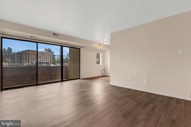 Foto del edificio - 7598 Gales Ct