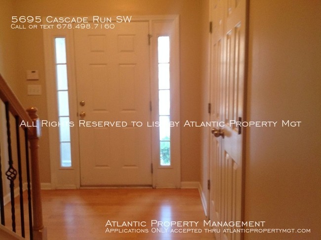 Building Photo - Townhome near six flags