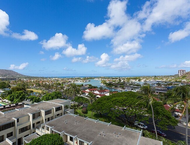 Foto del edificio - 2 Bedroom Corner Unit with 2 Side-by-Side Covered Parking Stalls in Hawaii Kai
