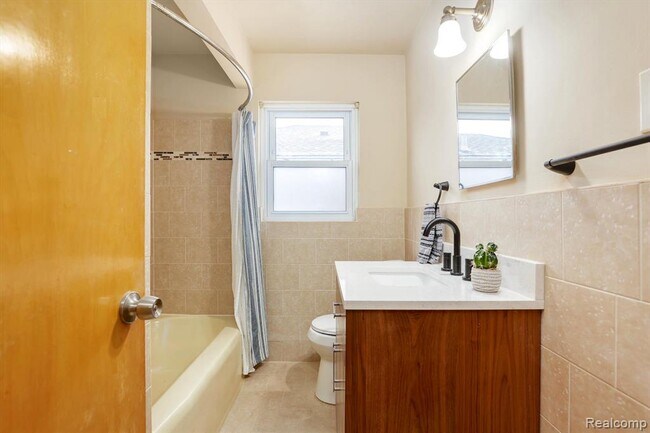 Foto del edificio - 22780 Courtland Ave