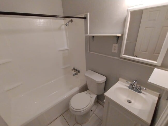 Building Photo - 579 Chestnut Dr