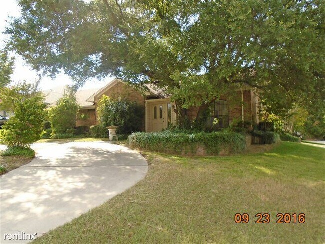 Building Photo - 3 br, 2 bath House - 800 End O Trl