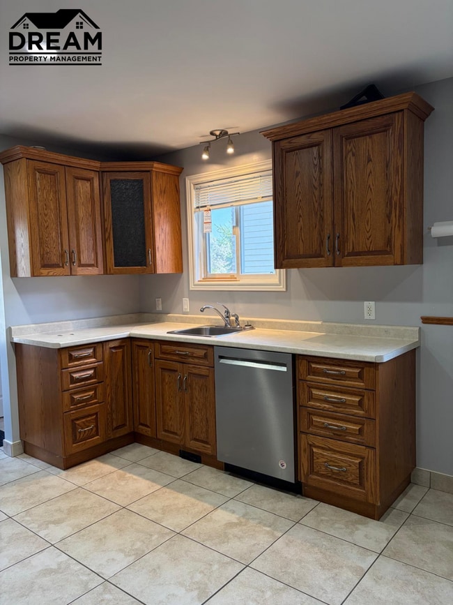 Building Photo - 205 Oakburne Pl