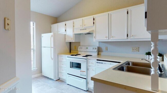 Foto del edificio - 2701 Thackery Drive, Unit #34