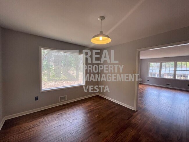 Building Photo - Four Bedroom House in Milledgeville