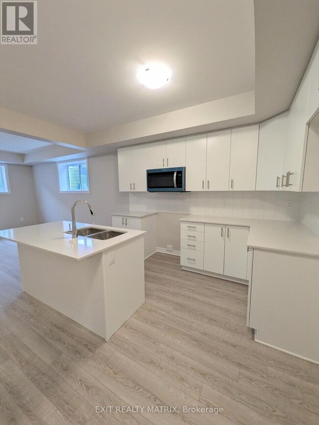 Building Photo - 903 Cologne St