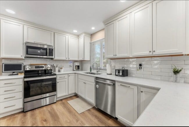 Building Photo - 408 Weathering Dr