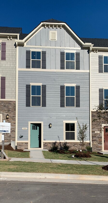 Foto principal - 705 Channing Park Cir
