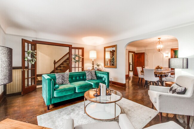 Foto del edificio - 16924 Muirland St
