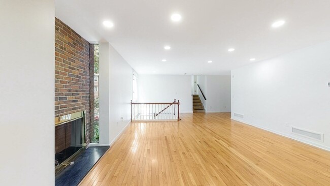 Building Photo - 241 Perkins St