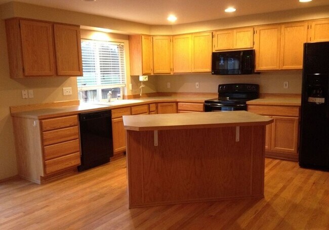 Foto del edificio - 3 bedroom 2.5 bathroom home with Large bac...