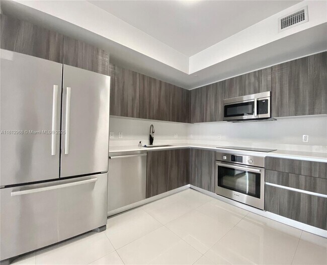 Foto del edificio - 488 NE 18th St